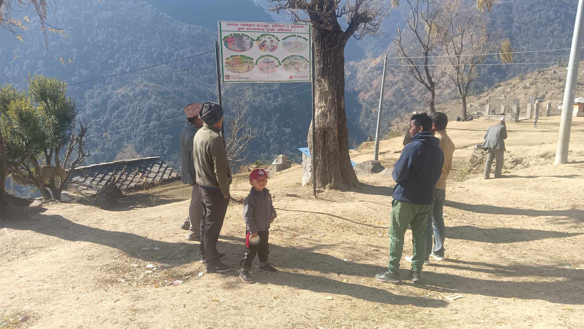 सान्नीत्रिवेणीमा सरसफाई सम्बन्धी चेतनामूलक बोर्ड राखियो